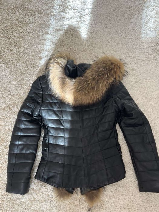 Кожено яке с естествен пух от лисица