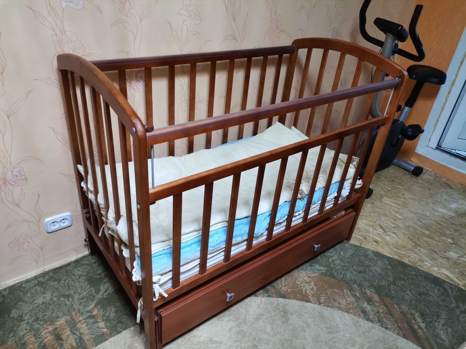 Детская кроватка