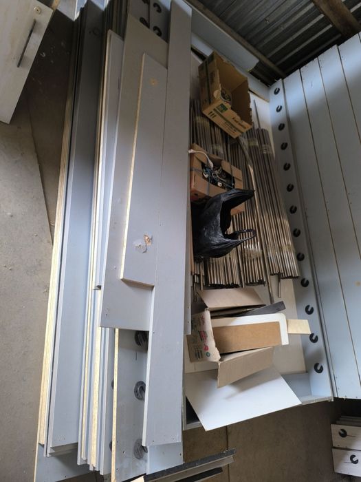 Полки для обойного магазина — дешевле, чем новые!