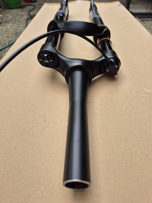 Furca Fox 34, 27,5-29inch, pe aer, lockout pe  ghidon si rebound