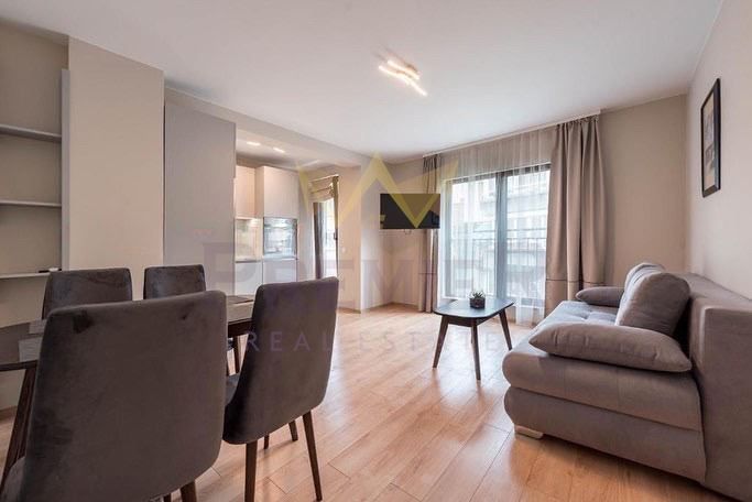 Дава се под наем Двустаен апартамент в Варна, Гръцка махала - 60 кв.м за 900 € - Снимка #1