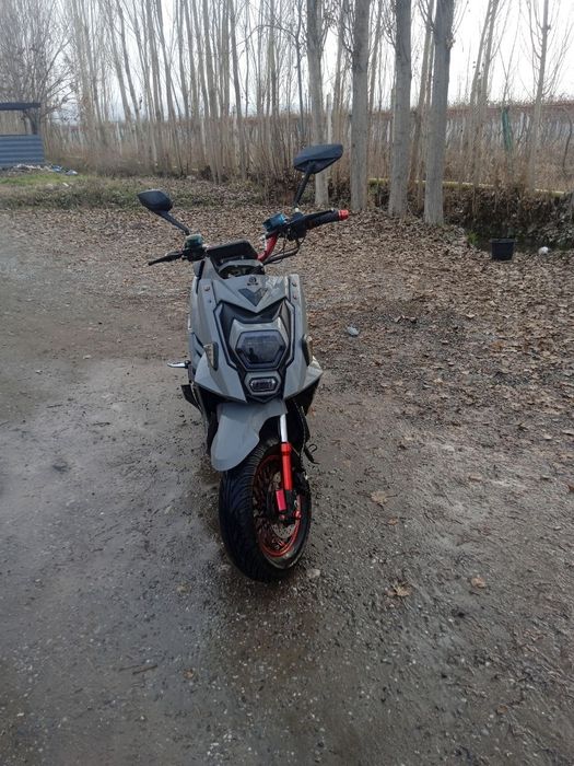 Redlayn skuter.   ..