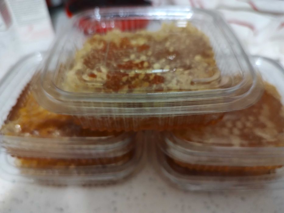 Apicultor vând miere de albine 100% naturala