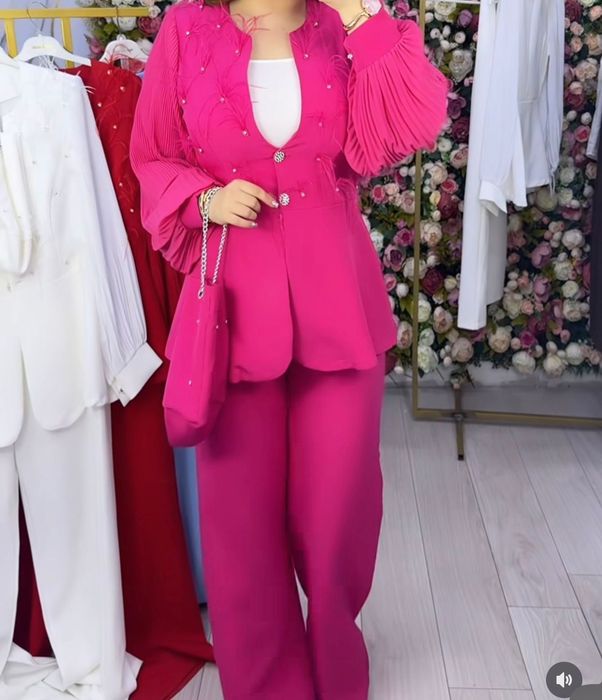 Продается женский костюм двойка