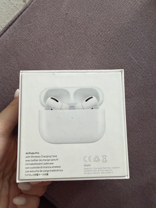 Оригинал, один наушник.