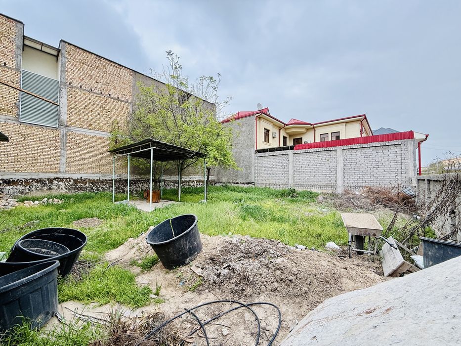 SROCHNA Islomobod mahallada 4sotix yer sotiladi