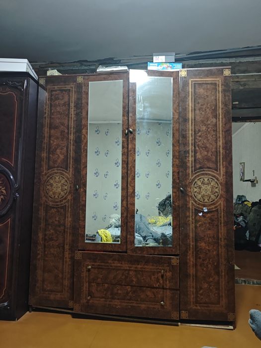 Гарнитур, шкаф, комод, кровать, матрац.