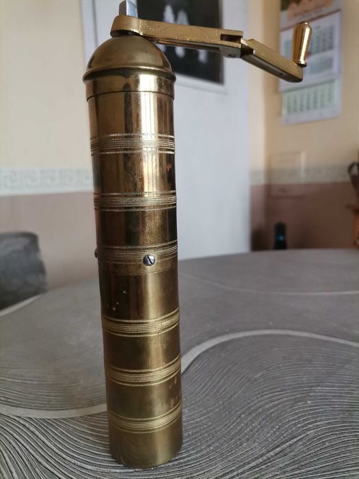 Ръчна мелничка за кафе