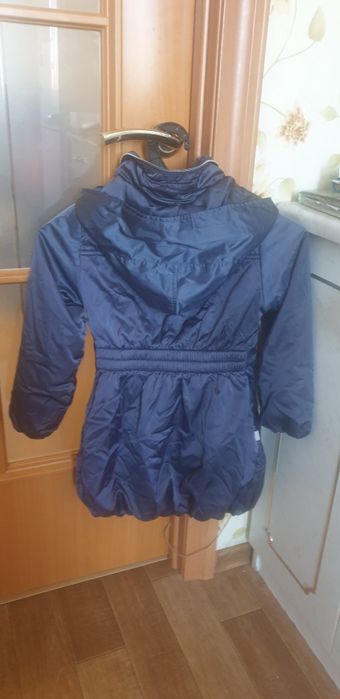 Продам девочковую куртку