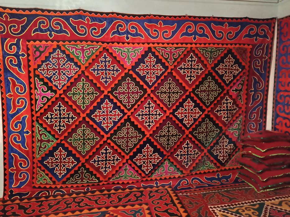 Сырдак, корпешки, подушки