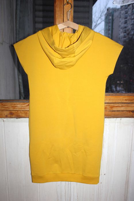 Платье худи горчичное (42 р-р)