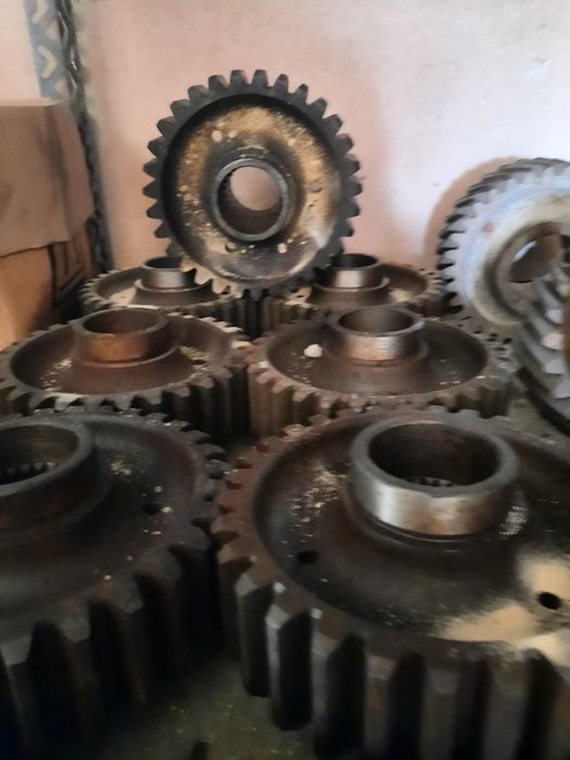 Продавам зъбни колела за редуктор на ифа