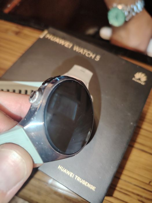 Huwwei watch 5  като нов !