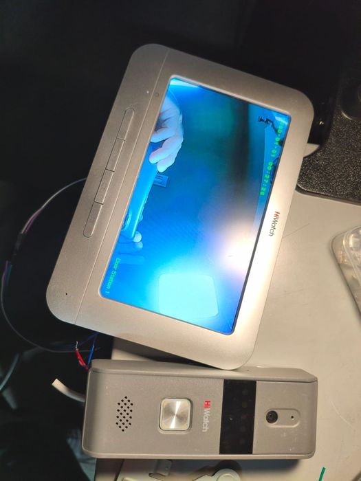 Домофон Hiwatch DS-D100KF с дефектом