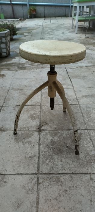 Трикрако медицинско столче