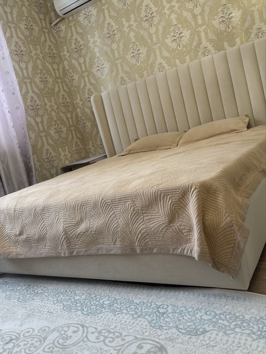 Двуспальный кровать с матрасом с подьемным механизмом