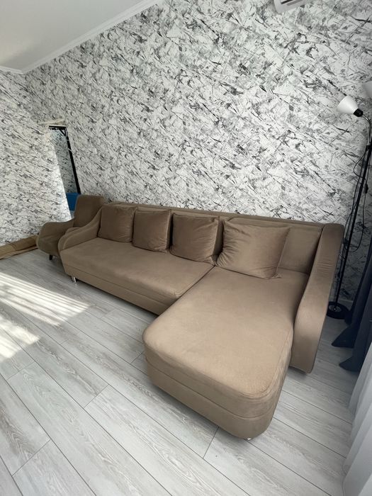 Диван с креслом