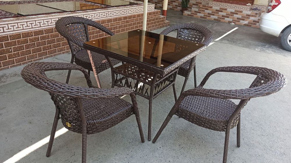 Ratan tòqima Kachela va stol stullar