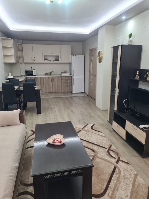 Дава се под наем Двустаен апартамент в Пловдив, Тракия - 80 кв.м за 459 € - Снимка #1