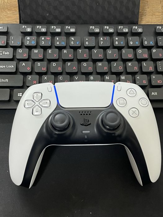 Продам срочно Джостик PS5