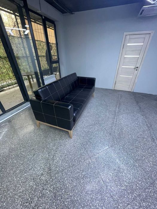 продам 3-х местн  кожанный диван