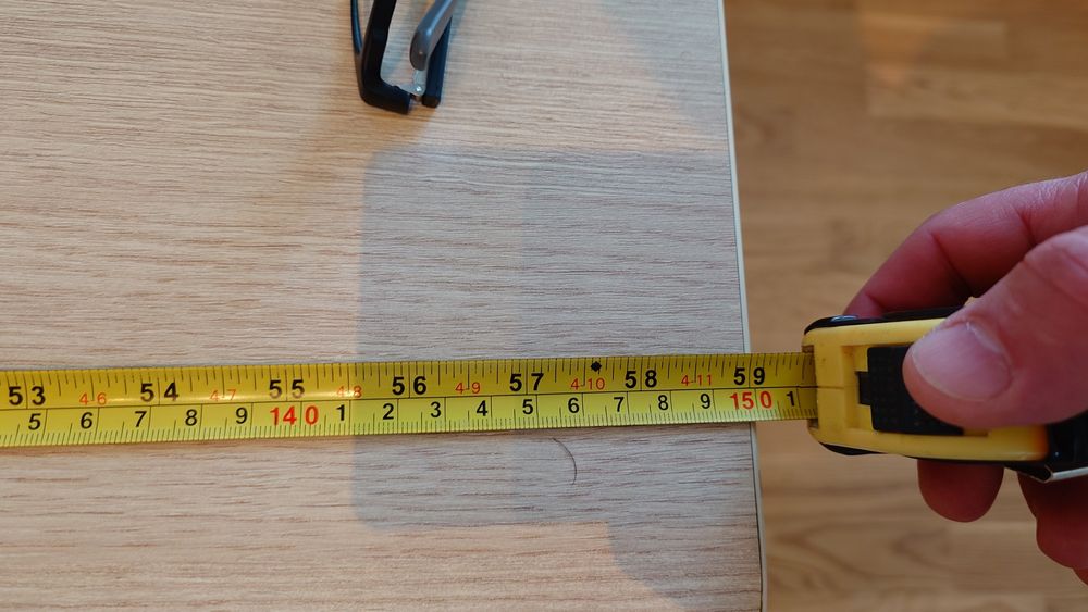 Birou reglabil pe inaltime manual, picior central, se poate automatiz