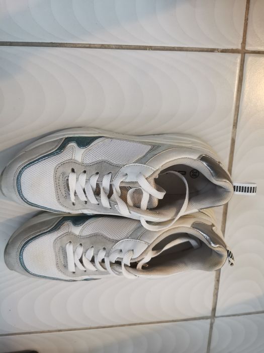 Adidași albi din piele