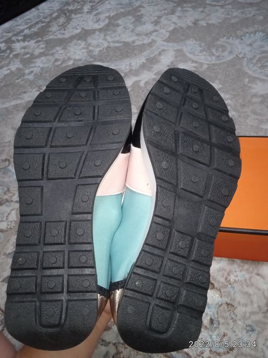 Продам кроссовки