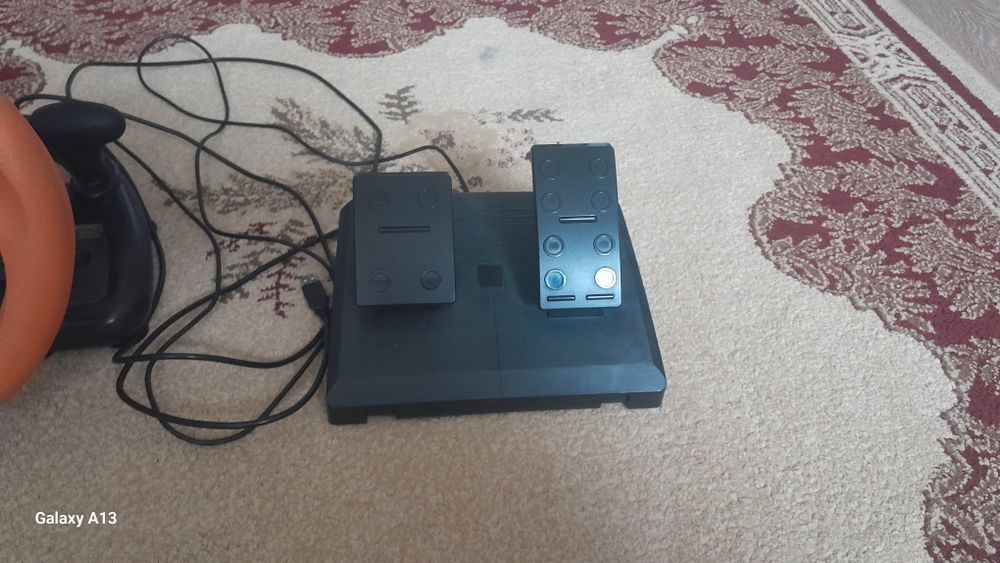 Продам Игровой руль Speedlink с педалями