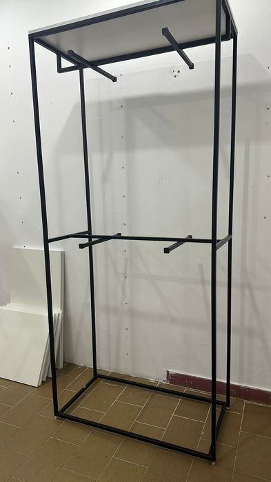 Стелажи для одежды