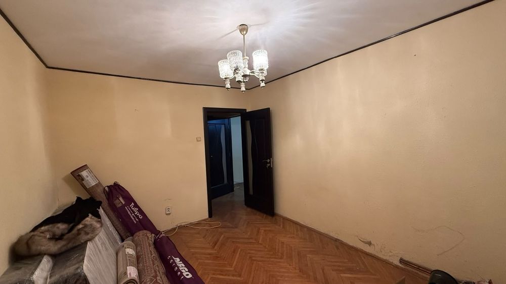 Parchet din lemn masiv – model brăduț – ~40 mp