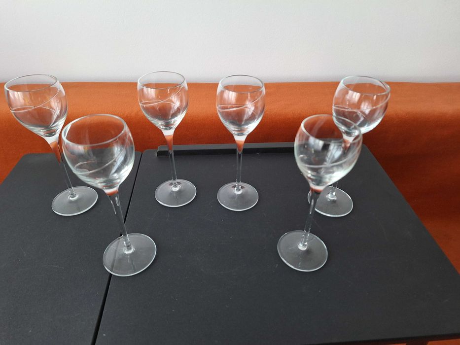 Lot de 6 pahare înalte de tuică, model excepțional.
