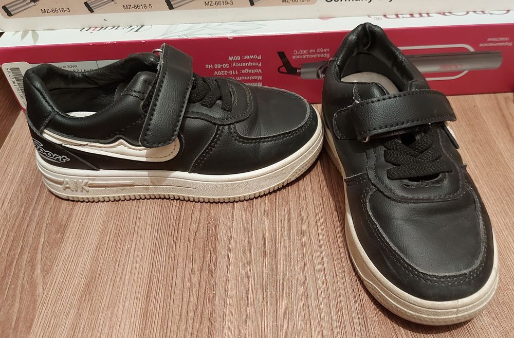 Детские кроссовки