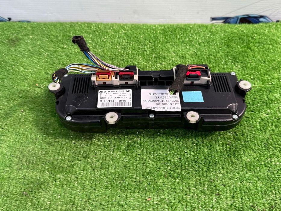 PANOU COMANDA AC / CLIMA SKODA SUPERB II Combi 2010 2.0 DIESEL COD OEM 3T0907044AR 5HB009749 - 44 2008-2015