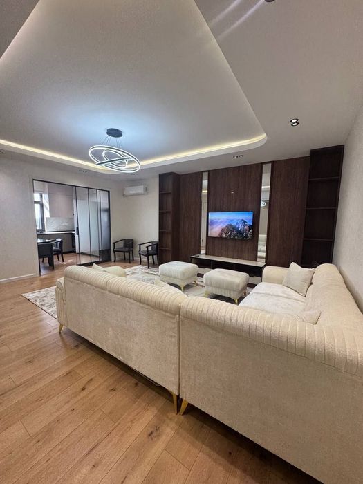 Юнусабад 11 квартал. Продается квартира 3/10/10