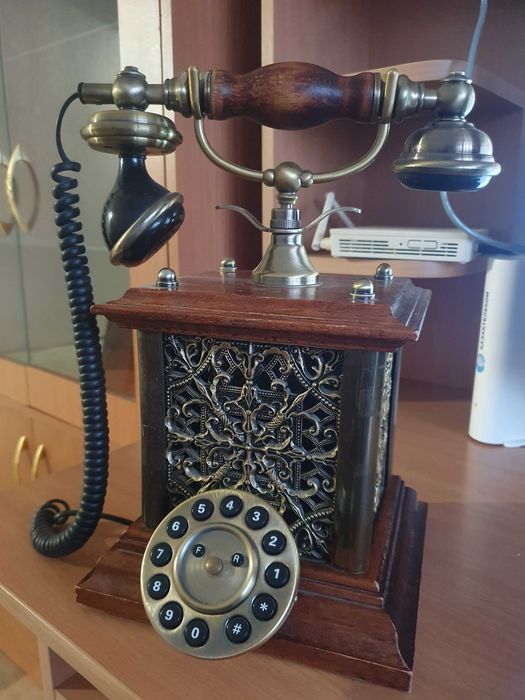 Продам ретро телефон в рабочем состоянии