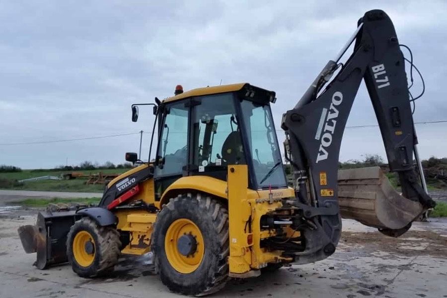 Экскаватор-погрузчик VOLVO BL71 в аренду
