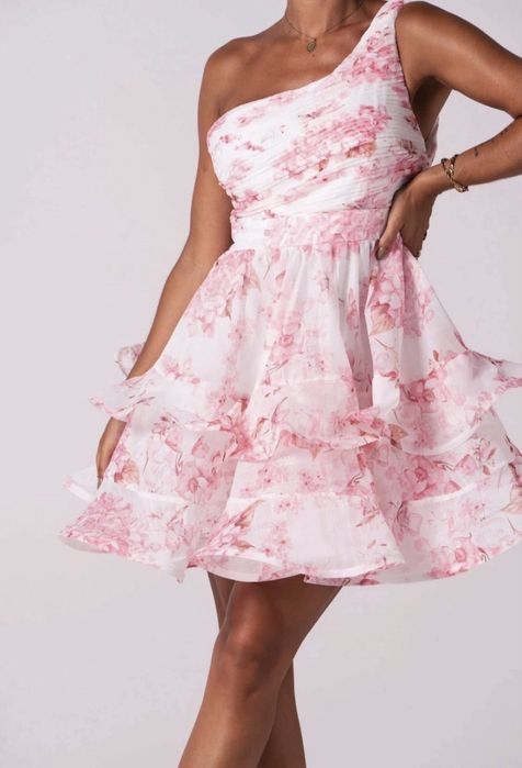 Розова бутикова рокля с едно рамо