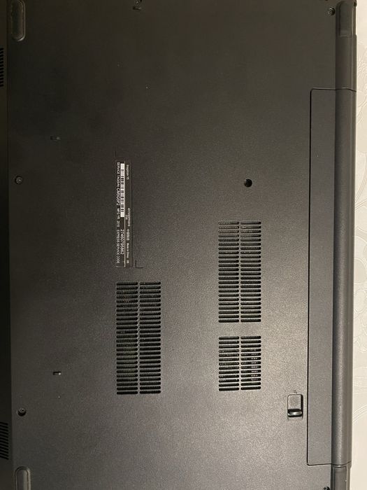 Лаптоп Dell/i7 8550u/8GB DDR4/Radeon 520 2GB GDDR5/256GB SSD