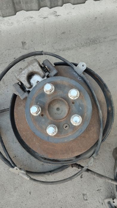 Задние цапфы Camry 40