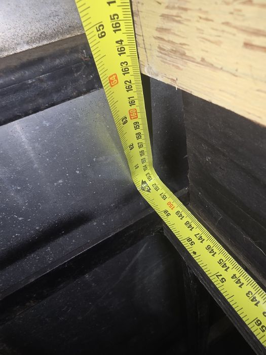 De vânzare remorcă închisă TICKNERS – 1 axă, ușoară (100 kg gol)