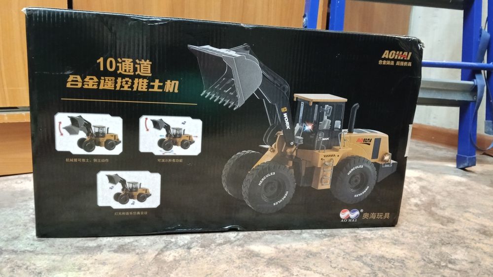 Радиоуправляемый трактор