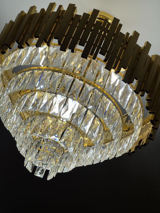 Продам люстру продам