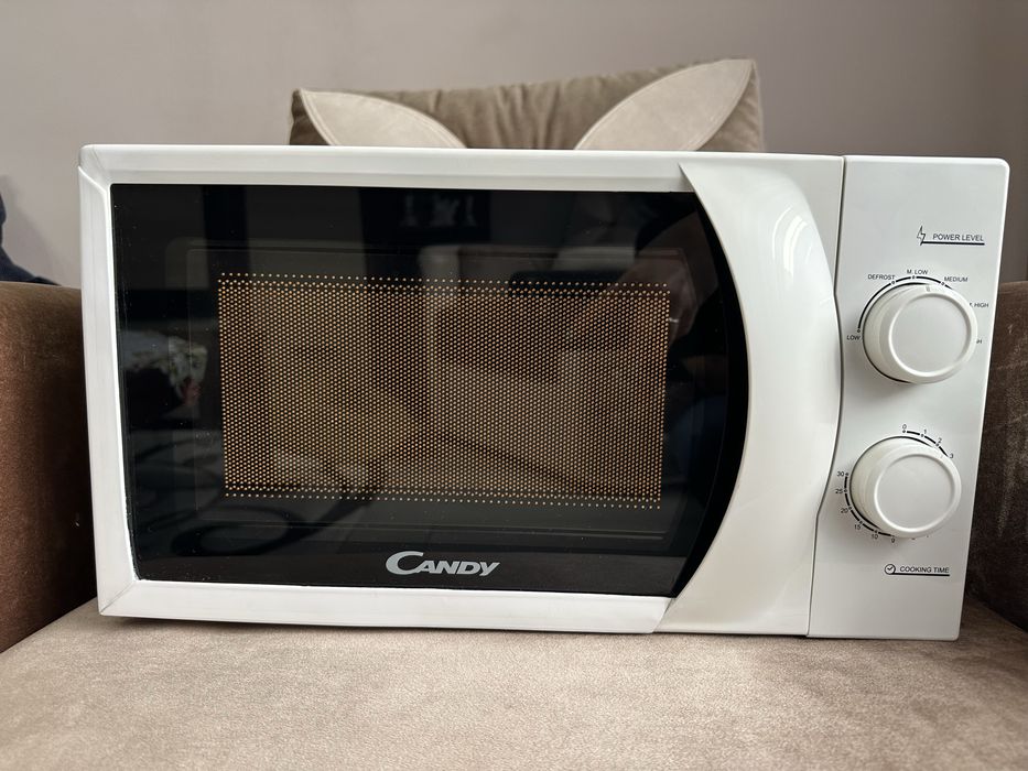 Cuptor cu microunde Candy