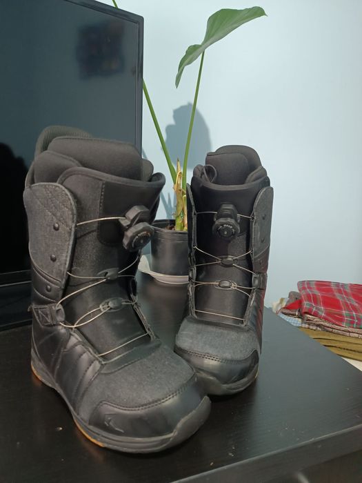 Vând boots de snowboard Reaper