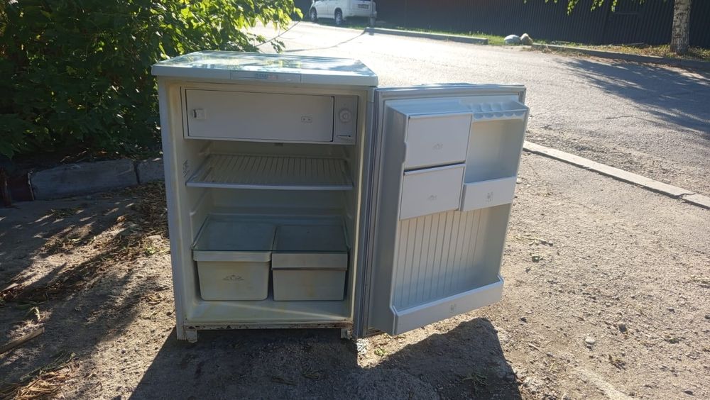 Продам маленький холодильник