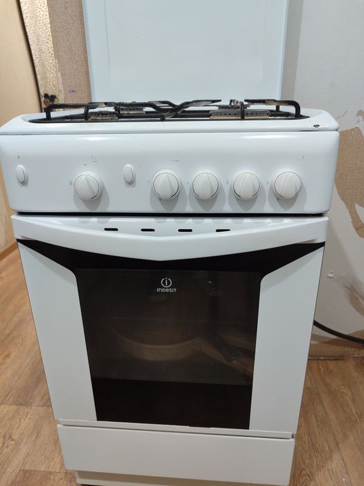 Продам срочно газ плиту