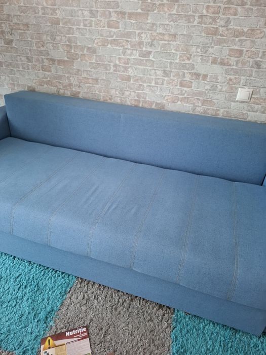 Vând canapea  dimensiunea 225/145