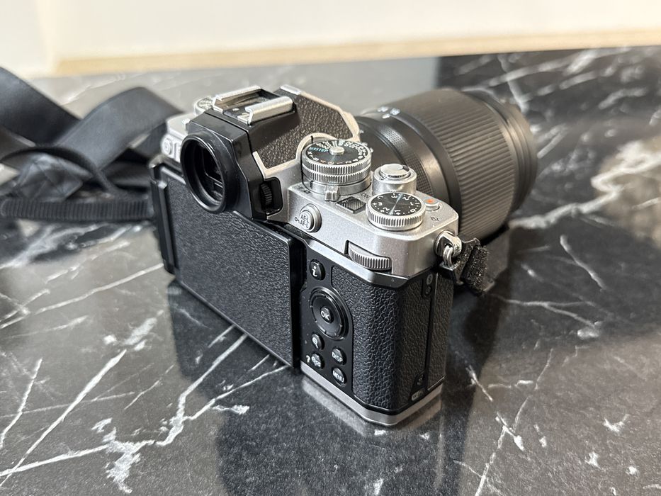 Nikon Zfc cu obiectiv Nikkor dx 18-140/3.5-6.3