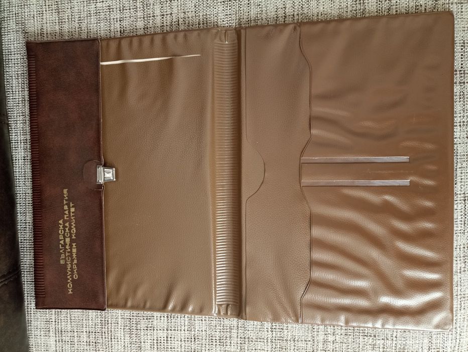Кожено куфарче и папки